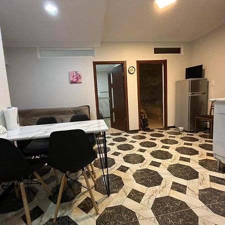 Appartamento Hello 2 Tbilisi Esterno foto