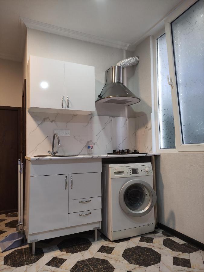 Appartamento Hello 2 Tbilisi Esterno foto